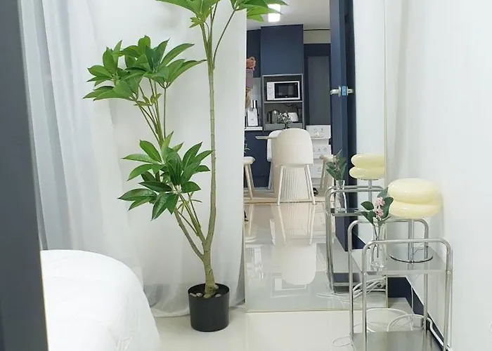 스카이 하우스, 서울 아파트 *